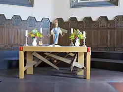 neuer Altar in der Kirche