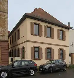 Letztes erhaltenes Stiftsherrenhaus, im Kern aus dem 18. Jahrhundert, vor der Sanierung 2024[Anm. 1]