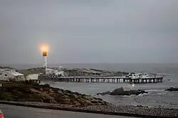 Leuchtturm und Landebrücke in Doringbaai