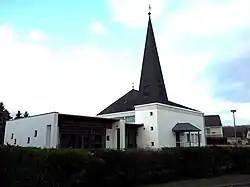 Blick auf das Kirchengebäude