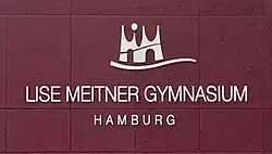 Logo des Lise-Meitner-Gymnasiums am Oberstufengebäude