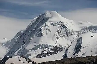 Liskamm, links die etwa 1.000 m über dem Grenzgletscher aufragende Nordwand