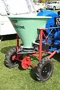Eher historisch: Streuer mit Bodenantrieb