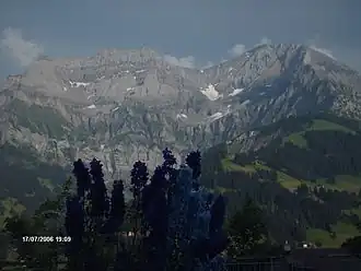 Gross Lohner von Norden (v. l. n. r.): Nünihorn, Hintere Lohner, Mittlere Lohner, Vordere Lohner, Mittaghorn