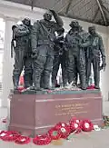 Figurengruppe im Inneren des Bomber Command Memorial, London