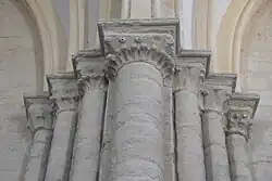 Kapitelle im Langhaus