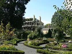 Teil des Gartens im Longfellow House–Washington’s Headquarters National Historic Site, Cambridge, Massachusetts