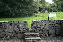 Mauertritt am großen Wedge Tomb