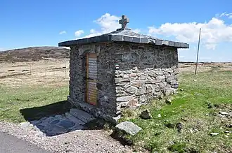 Das Denkmal für die Opfer der Berge 1)