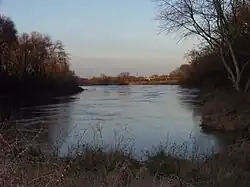Mündung der Luppe, im Hintergrund die Saale-Elster-Talbrücke