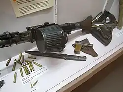 Gurttrommel als runder Gurtkasten mit Tragegriff