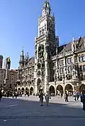 Teilweise vortretender Fassadenturm: Neues Rathaus München