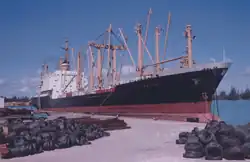 Speyer: Verladung von Betonstahl und Drahtrollen