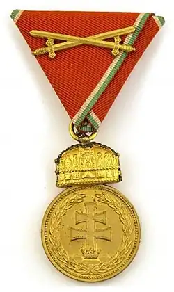 Ungarische Militär-Verdienstmedaille in Bronze mit Schwertern im Jahr 1939 für Soldaten
