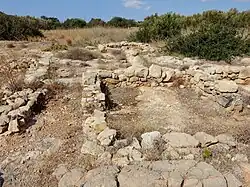 Westeingang mit Raum 6 und Raum 7 (rechts)