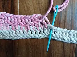 B2 = 2 Schlingen­bögen von hinten (Mammen-Stich)