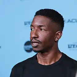 Juliette Lewis spielt Camille und Mamoudou Athie den Klavierspieler Olivier