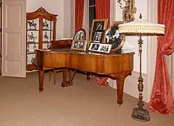 Flügel im Wohnzimmer