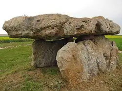 Dolmen de Vamprin und Dolmen des Blancs Fossés