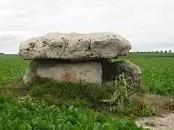 Dolmen de Vamprin und Dolmen des Blancs Fossés