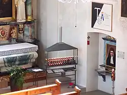 Maria-Bernarda-Altar an der Kirchensüdwand