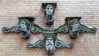 Bauschmuck des Neuen Rathauses im Innenhof