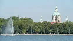 Maschseefontäne und Neues Rathaus