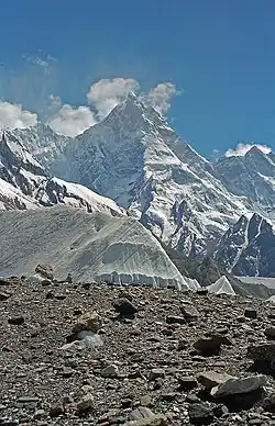 Nordseite des Masherbrum vom Baltoro-Gletscher aus