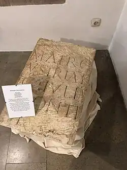 römischer Stein in der Schatzkammer