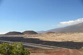 Blick nach Nordwesten, mit Lavaplateau und Schlackenkegeln