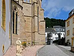 Haupttor mit seitlichen Fußgängerpforten