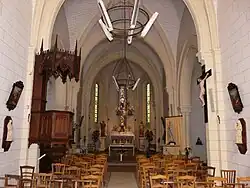 Kirchenschiff mit Blick auf den Chor