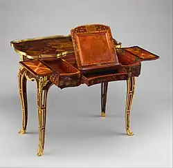 Mechanischer Tisch mit Marketerie aus diversen Hölzern von Jean-François Oeben, ca. 1761–1763, Metropolitan Museum, New York