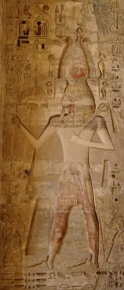 Darstellung Ramses’ III. in einer Kapelle des Tempels und im ersten Hof des Tempels