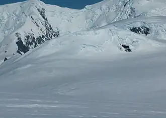 Blick vom Miziya Peak auf den Melnik Peak