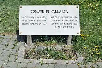Gedenktafel der Partnergemeinde Vallarsa