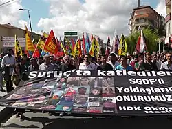 HDK-Transparent und Fahnen der SODAP und PDD[63]