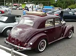 Mercedes-Benz 220