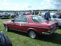 280 CE, Heckansicht