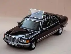 Ein Papamobil in Form eines umgebauten 500 SEL der ersten Serie