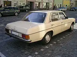 200 D (W 115), Heckansicht