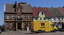 Zum Wohnmobil umgebauter Mercedes-Benz Sprinter mit Kofferaufbau