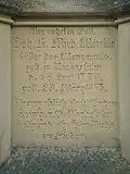 Inschrift für Stifter des Monuments