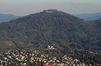 Blick auf den Merkur mit Turm über Baden-Baden