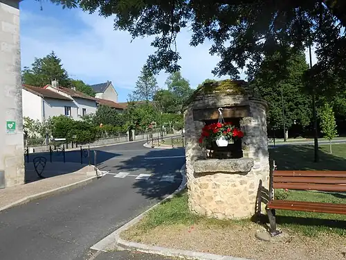 Brunnenplatz vor der Mairie