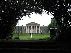 Blick auf die Mill Hill School (2004)