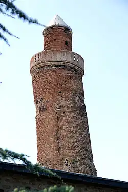 Das schiefe Minarett der Harput Ulu Moschee