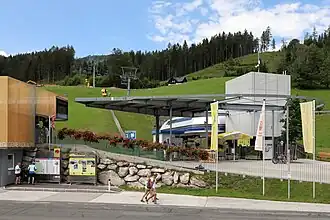 Talstation der Liftanlage; errichtet 2003