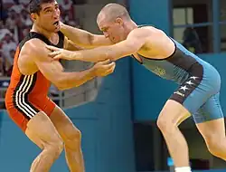 Mchitar Manukjan (l.), Bronze 2004, in seinem Vorrundenkampf gegen Oscar Wood (USA)