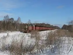 Diesellok der SŽD-Baureihe ТУ7А - № 3333 mit Güterzug